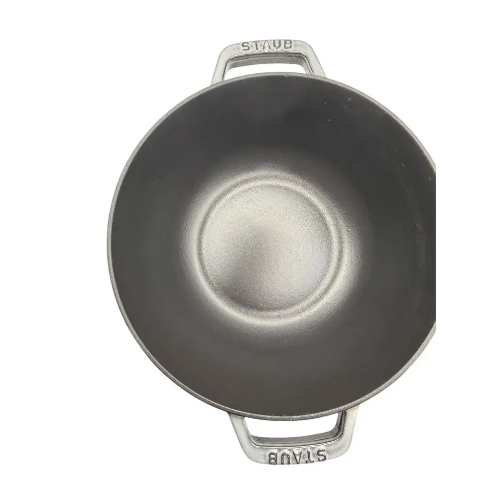 Staub vintage round